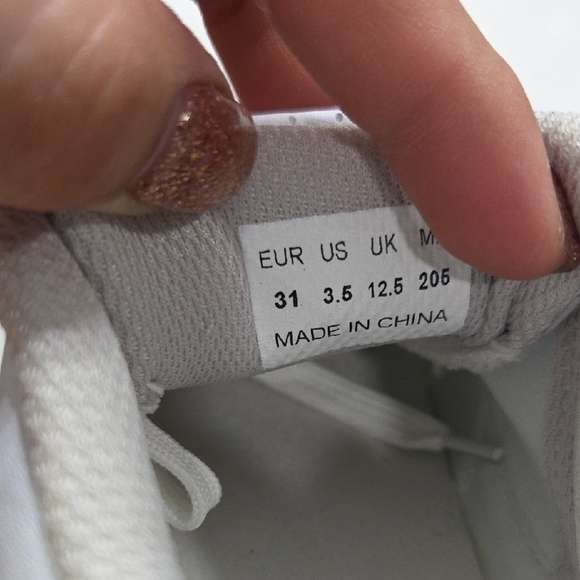 White Roller Skate Sneakers Sz3.5 New Without Tag Or Box - Picture 8 of 13